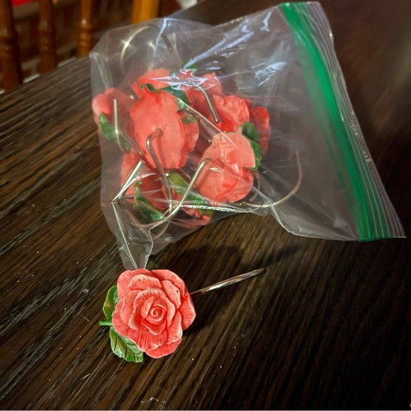 Floral shower curtain - Picture 4 of 4